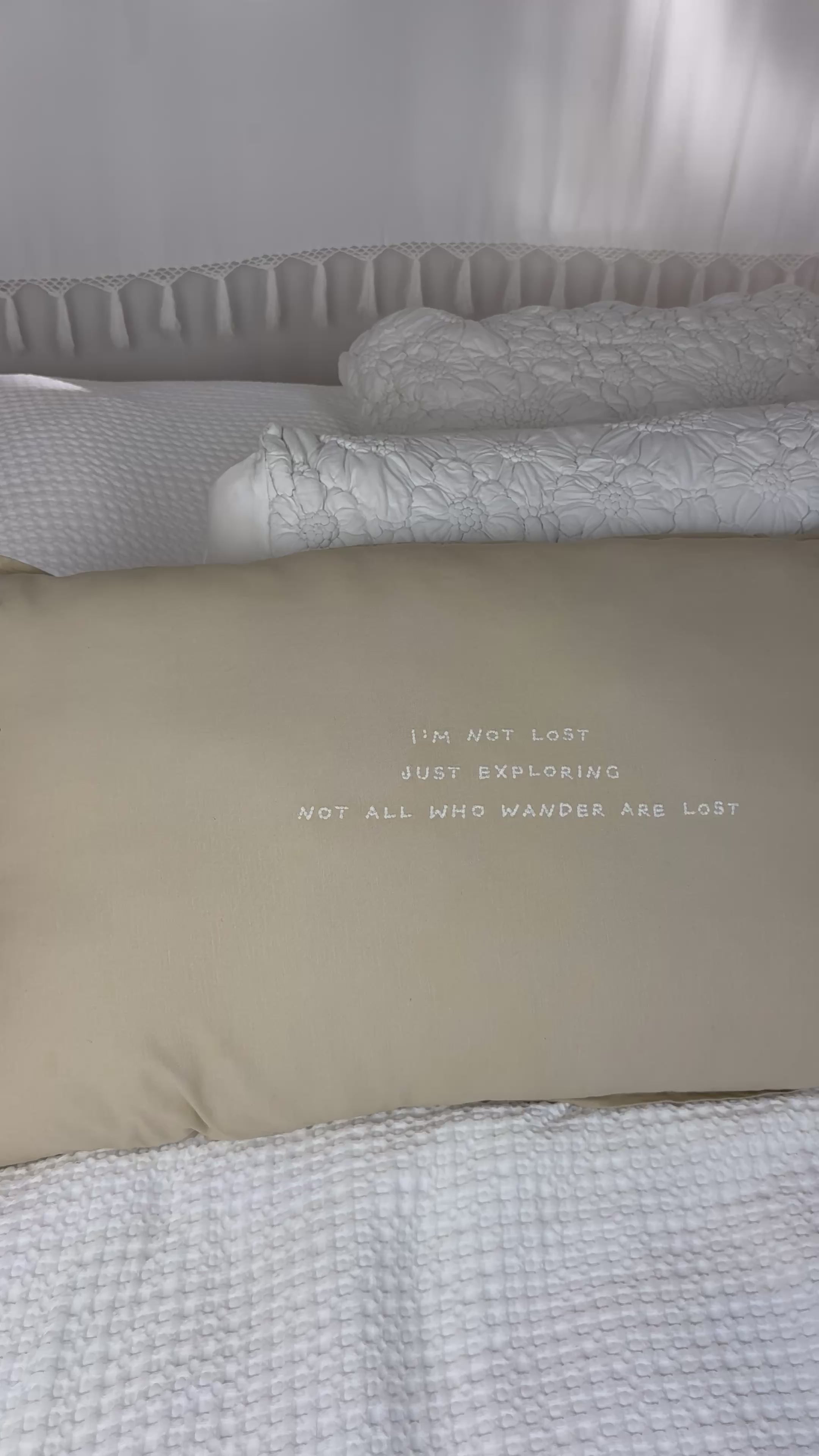 Video laden: Linnen Pillow + Filling | I&#39;m Not Lost | Natural