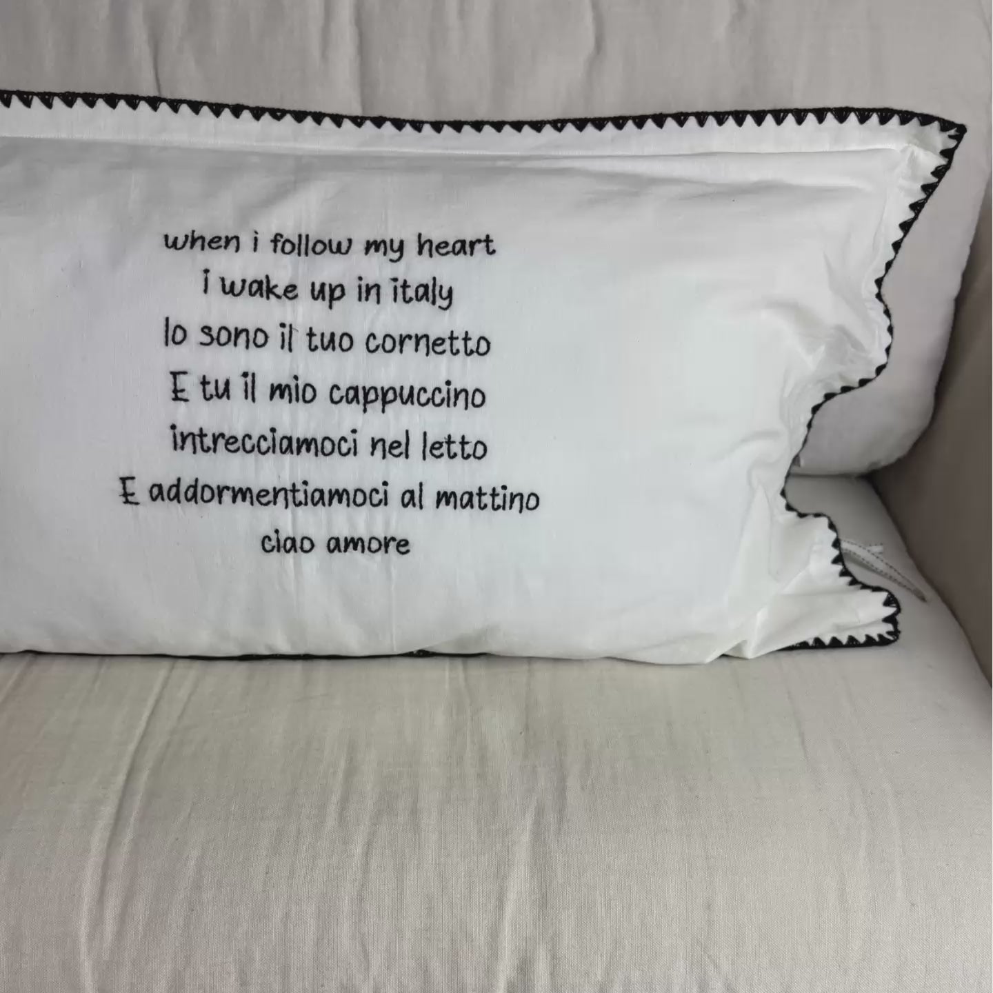 Video laden: Linnen Pillow + Filling | I Wake Up In Italy | Natural