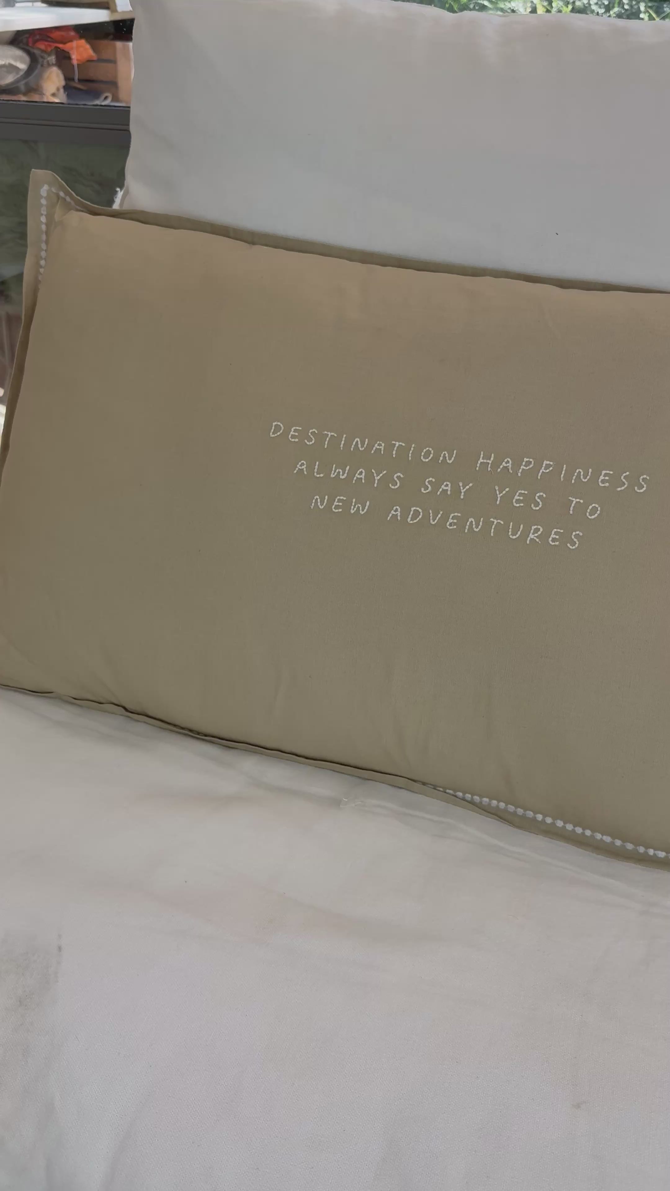 Video laden: Linnen Pillow + Filling | Destination Happiness | Natural