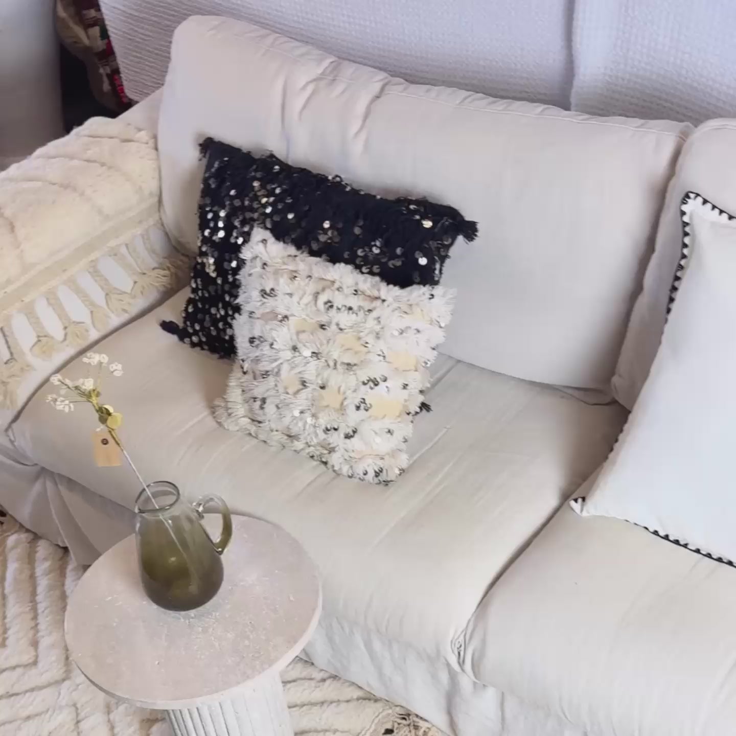 Video laden: Linnen Pillow + Filling | I Wake Up In Spain | White
