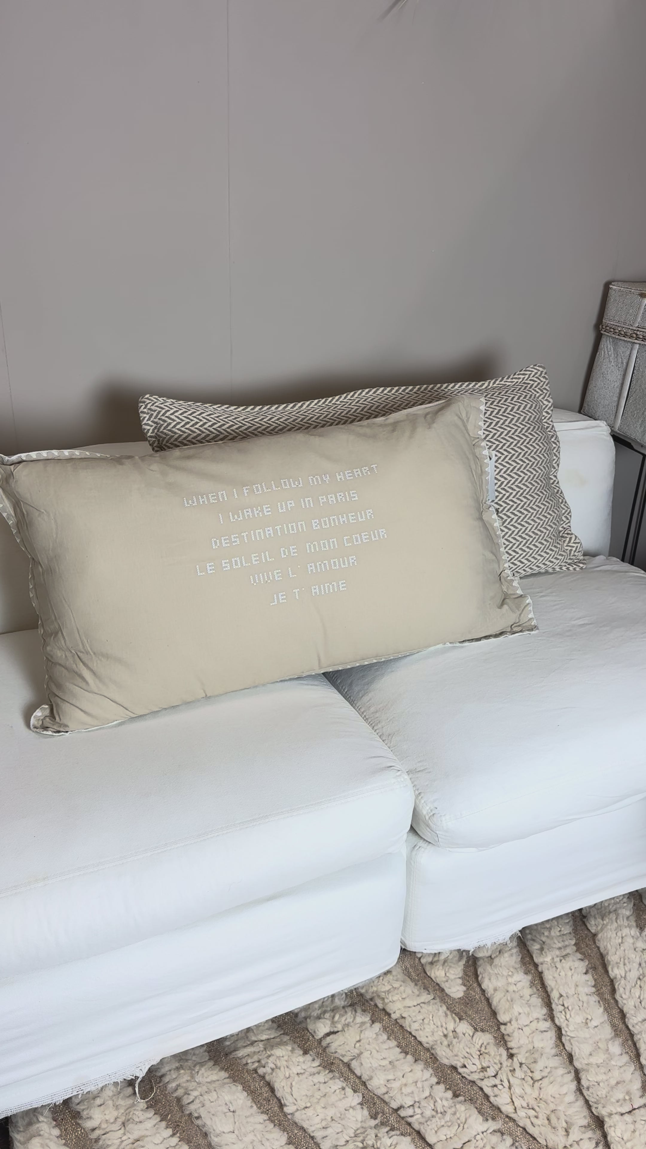 Video laden: Linnen Pillow + Filling | I Wake Up In Paris | Natural