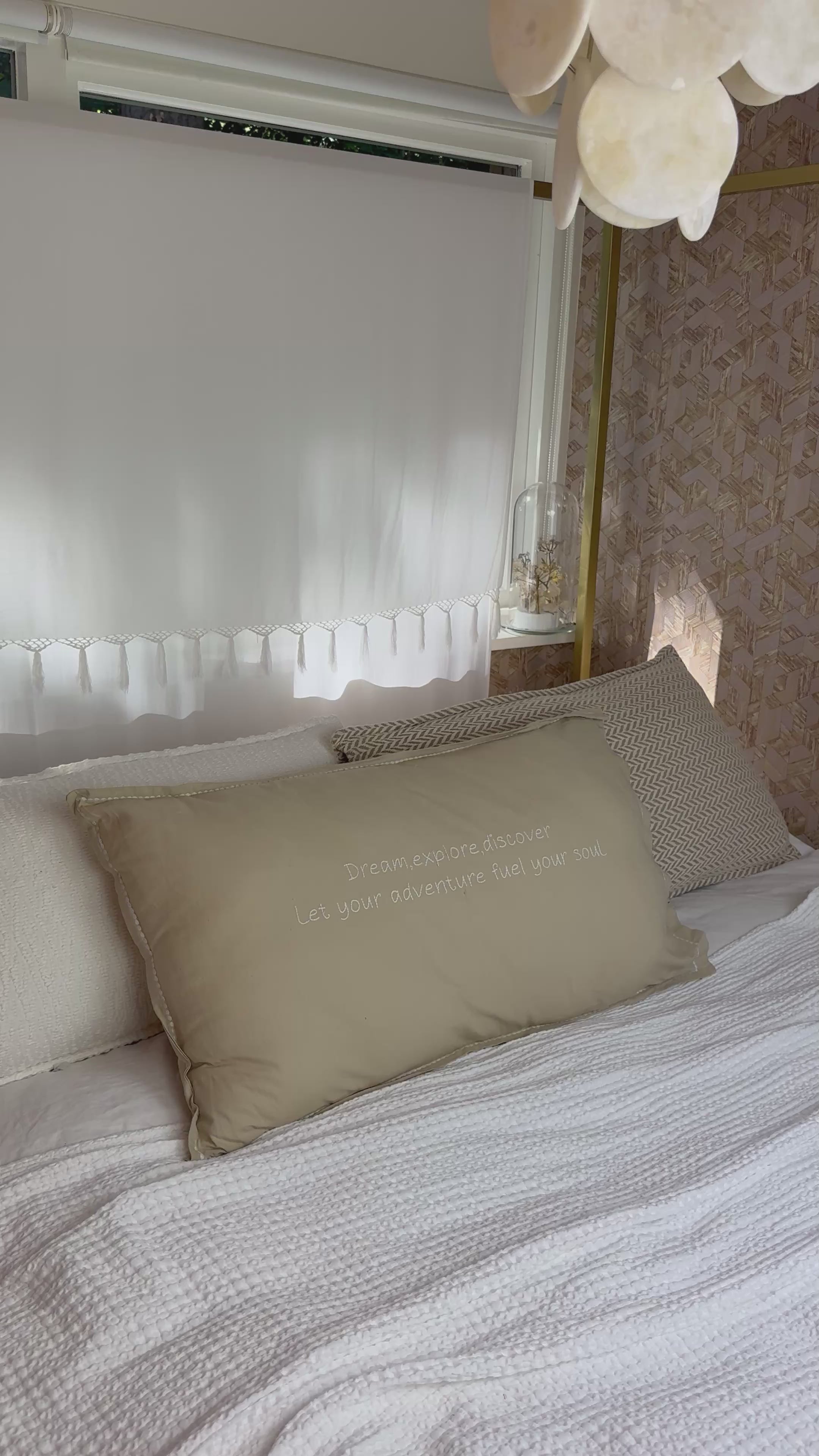 Video laden: Linnen Pillow + Filling | Dream Explore Discover | Natural