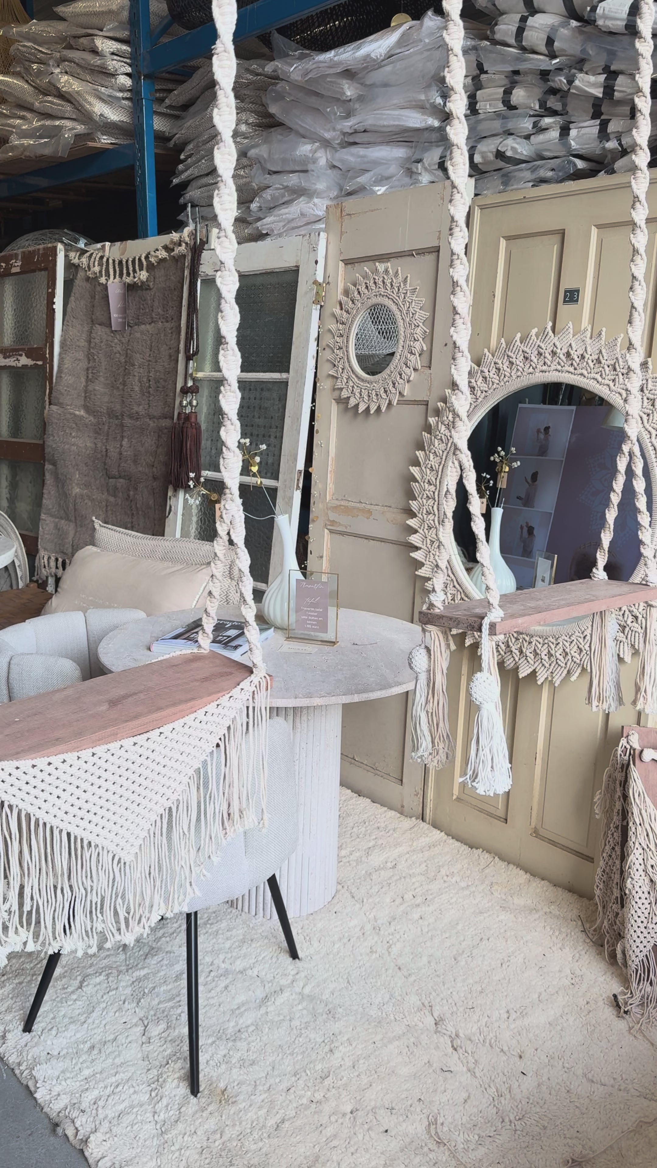 Video laden: Swing with crochetwork