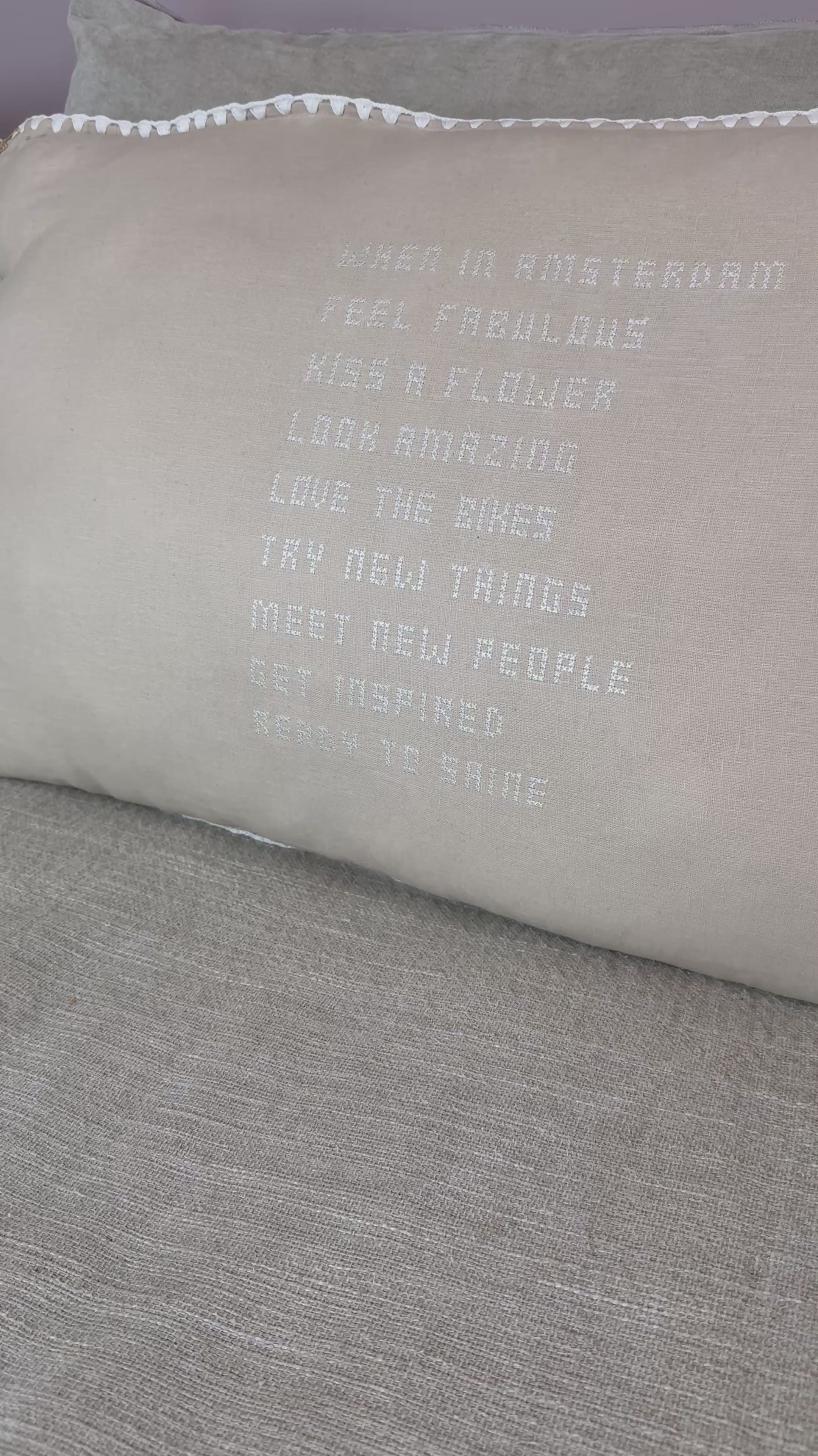Video laden: Linnen Pillow + Filling | When In Amsterdam | Natural