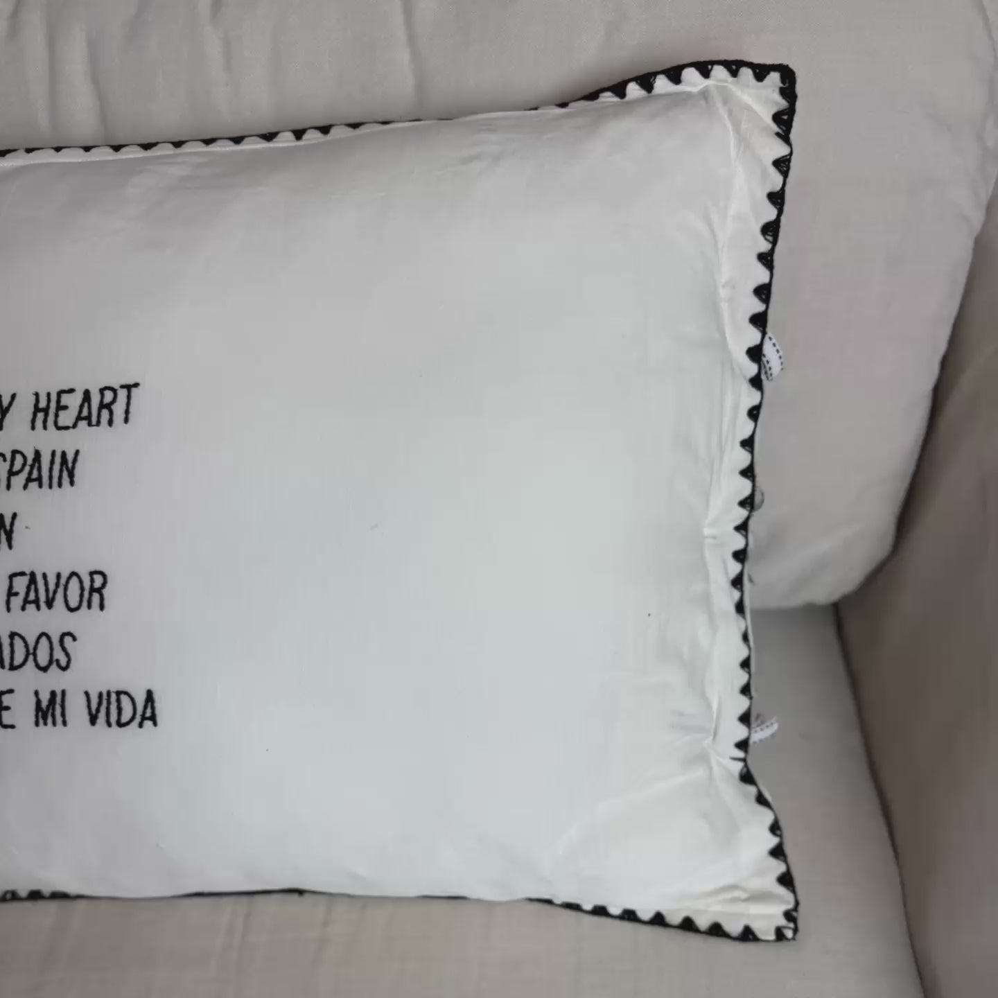 Video laden: Linnen Pillow + Filling | I Wake Up In Spain | White