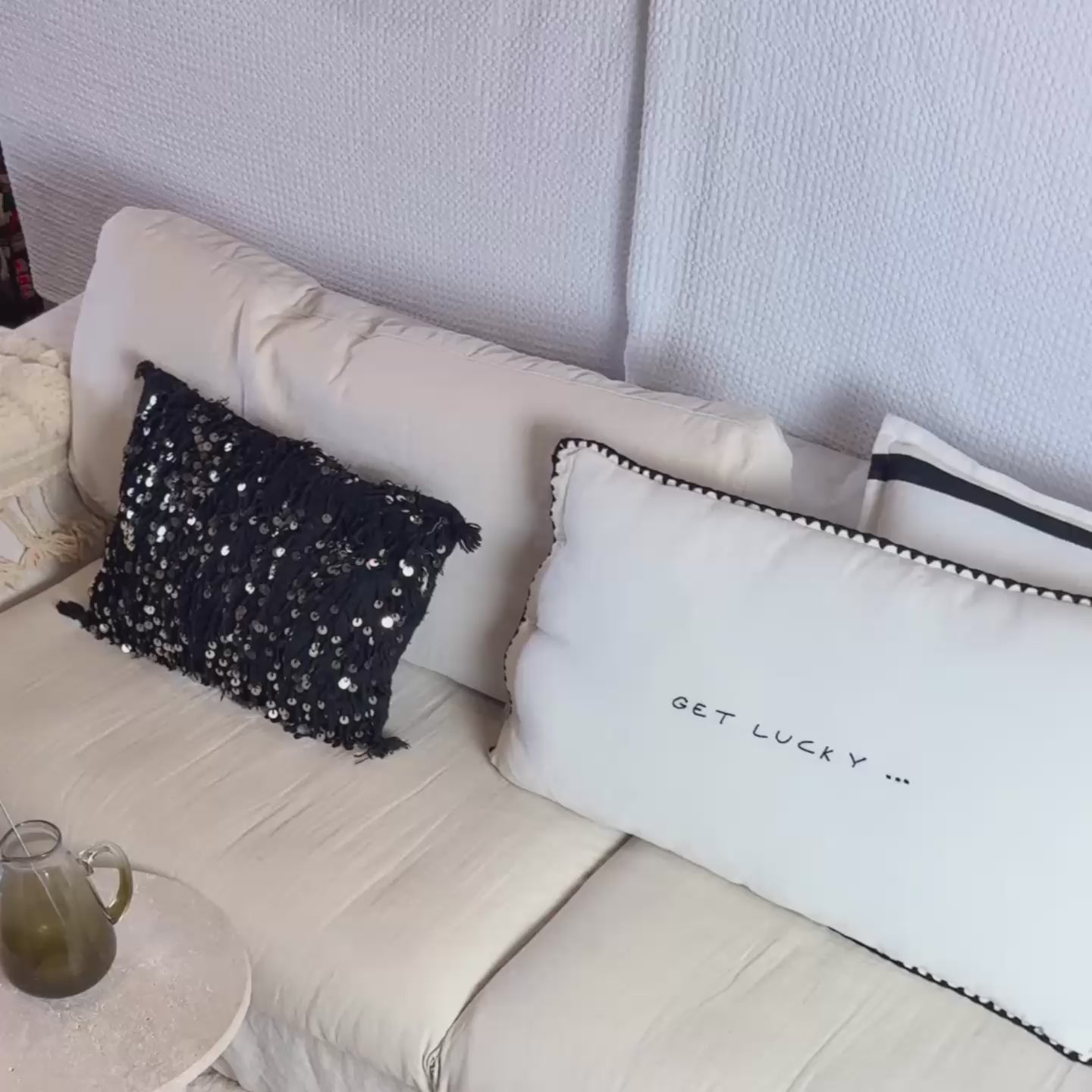 Video laden: Linnen Pillow + Filling | Get Lucky | White