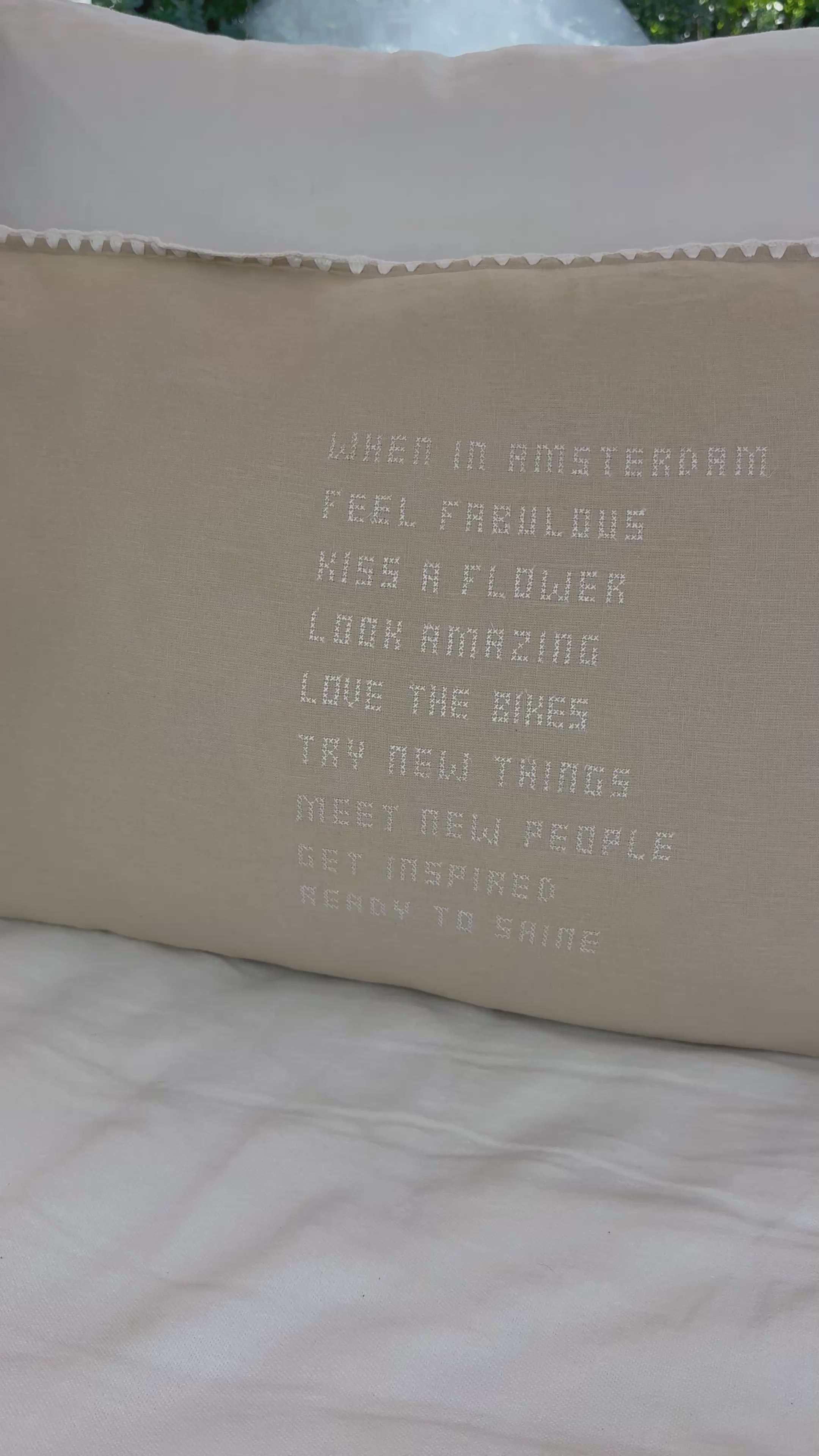 Video laden: Linnen Pillow + Filling | When In Amsterdam | Natural
