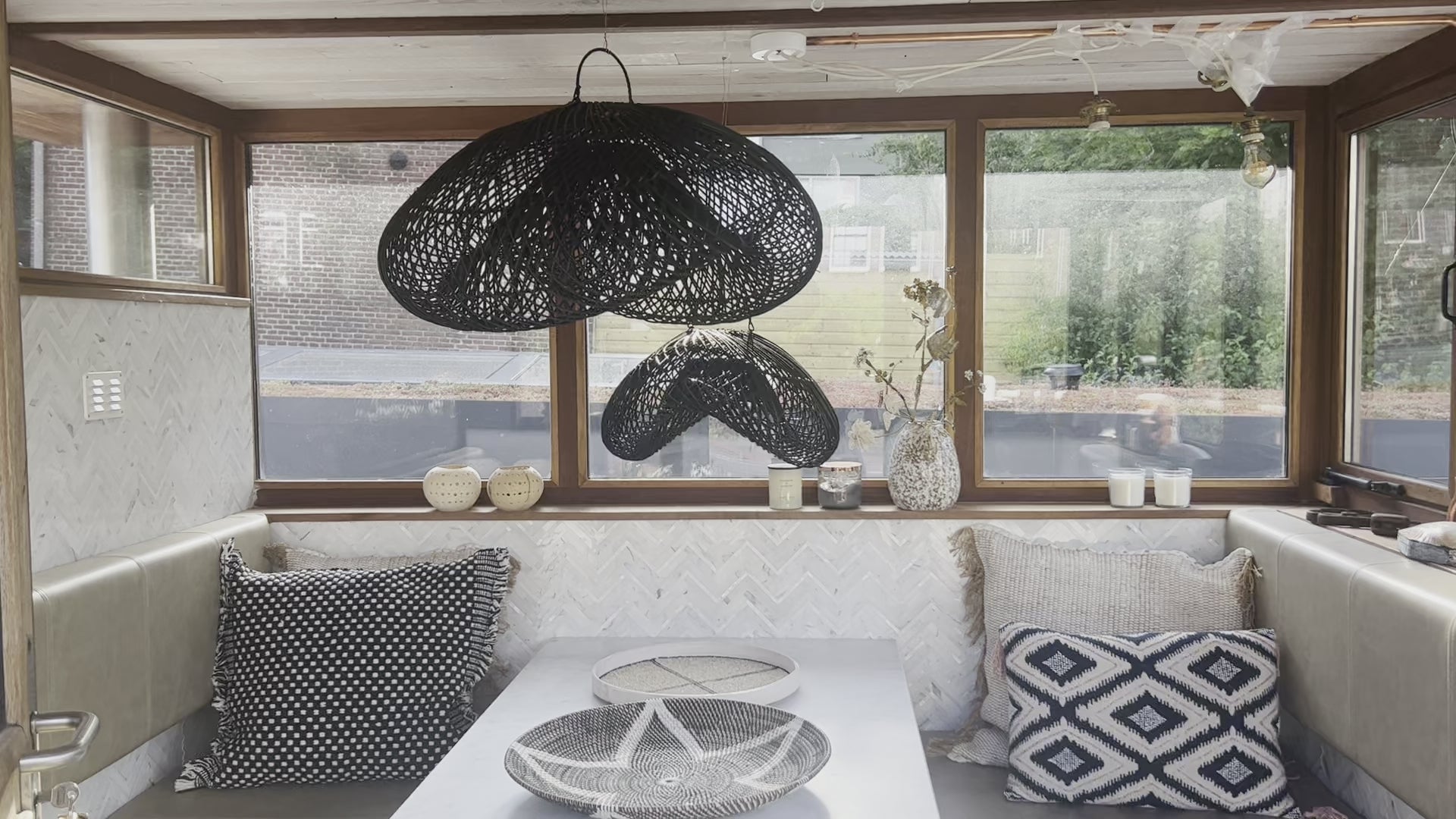 Video laden: Handcrafted Rattan Lamp - Cloud | Black | 40 cm