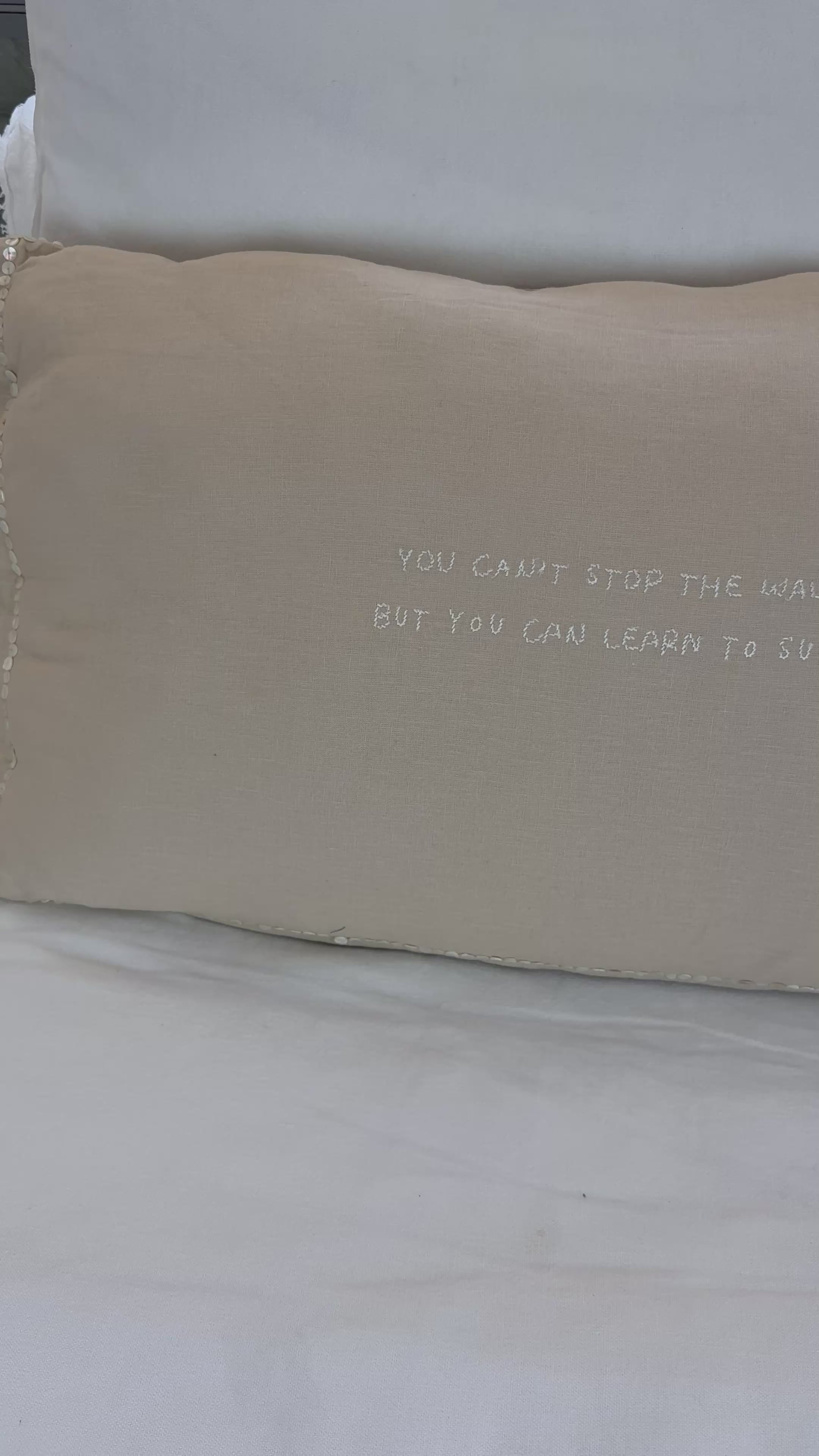 Video laden: Linnen Pillow + Filling | Can’t Stop The Waves | Natural