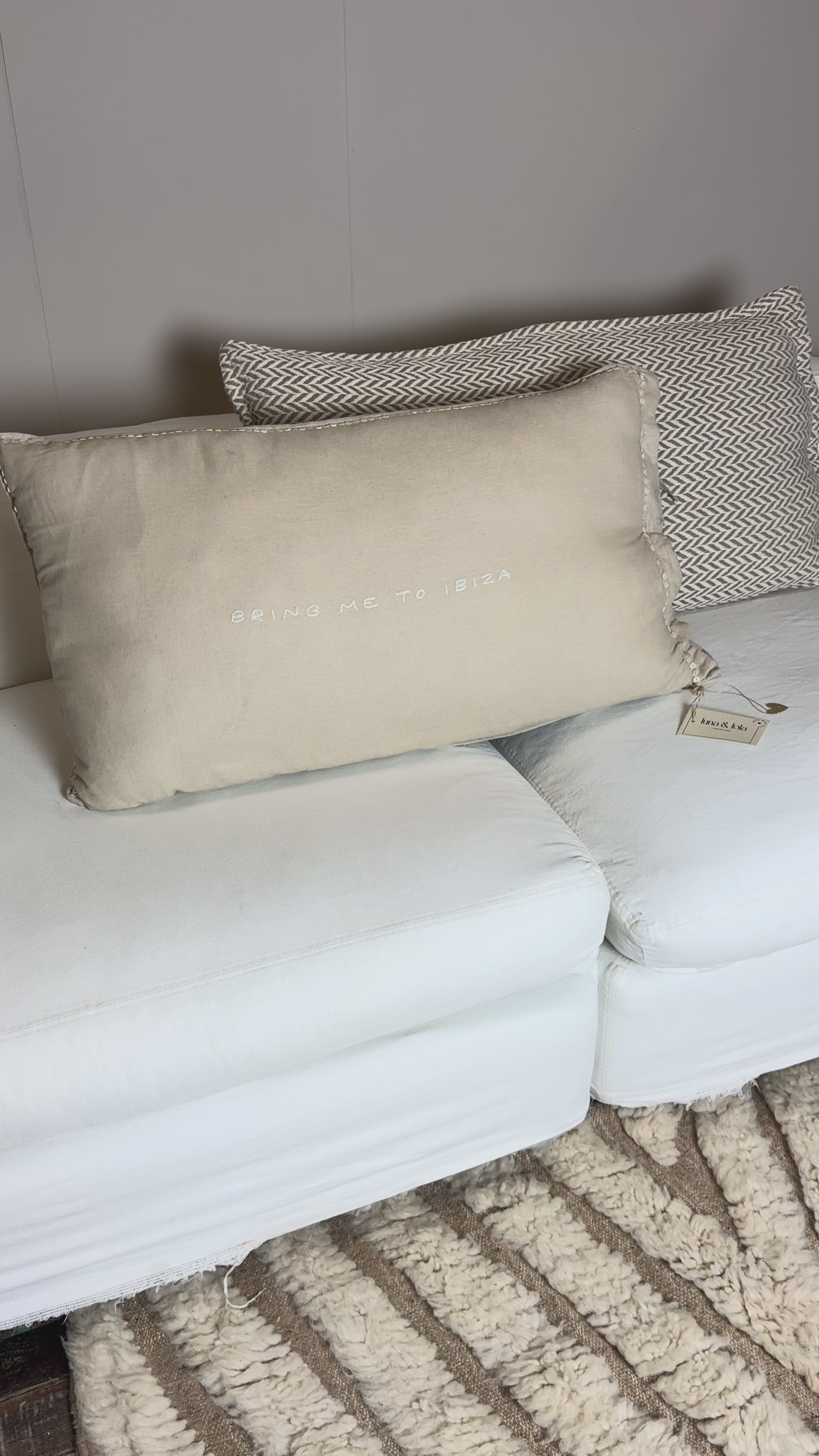 Video laden: Linnen Pillow + Filling | Bring Me To Ibiza | Natural