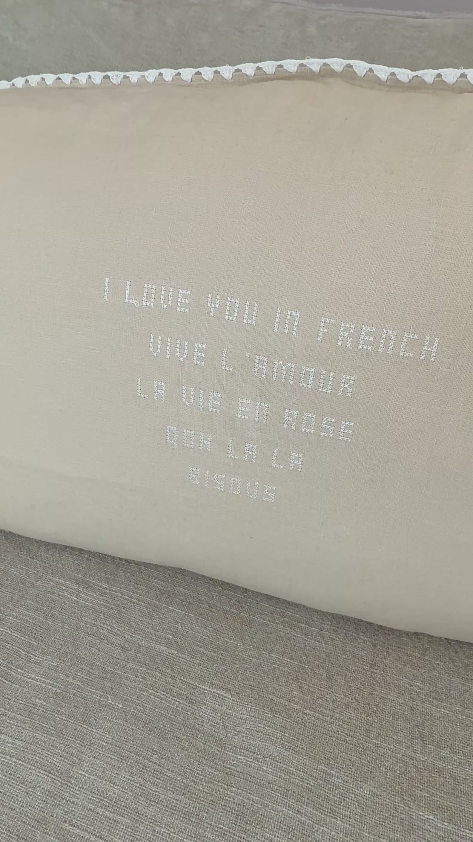 Video laden: Linnen Pillow + Filling | I Love You In French | Natural