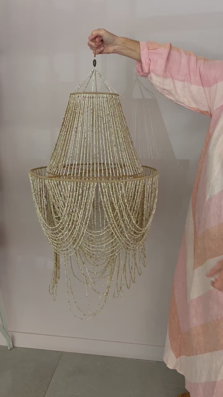 Video laden: Beaded Hanging Lamp - Natural
