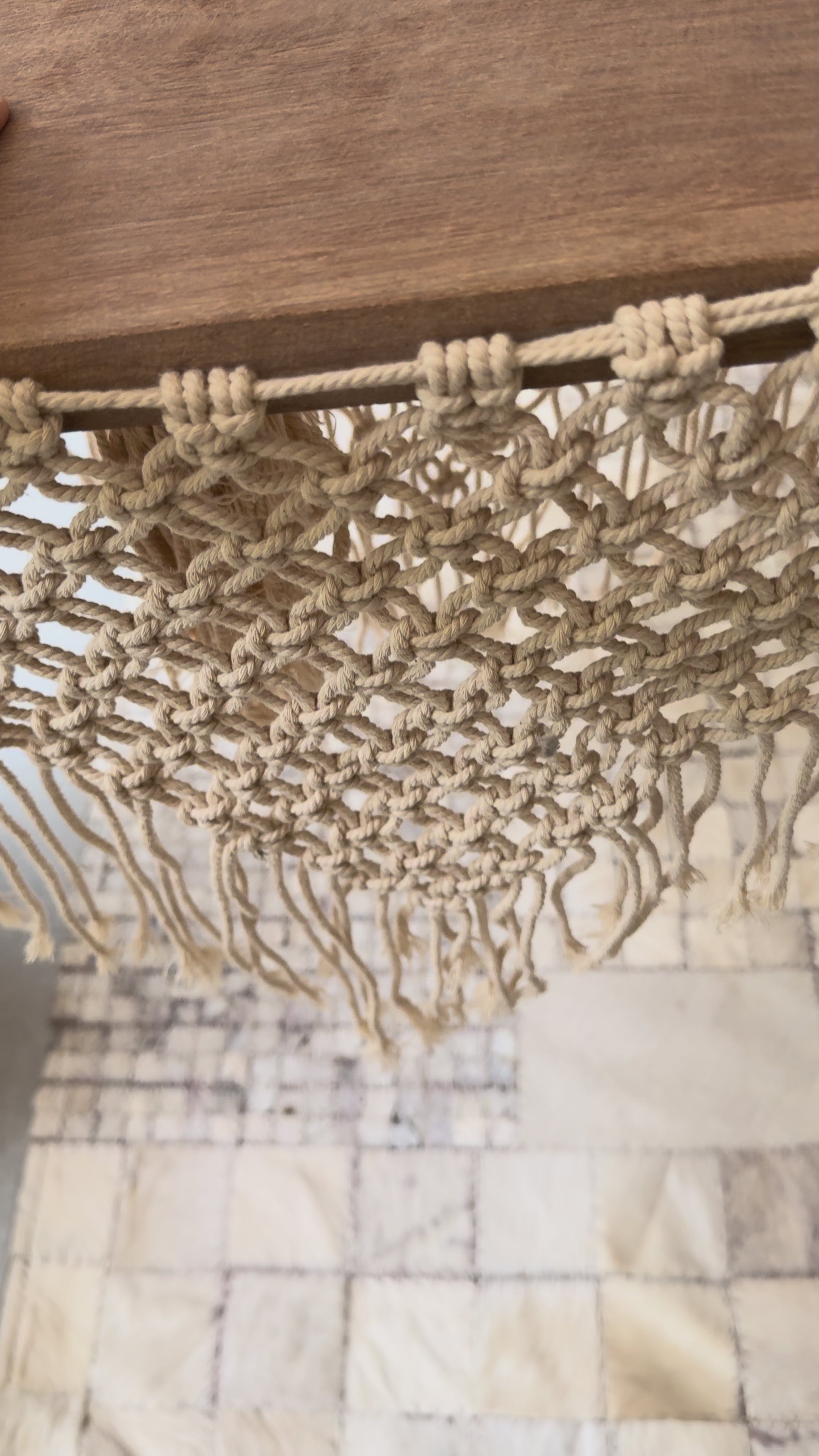 Video laden: Swing with crochetwork