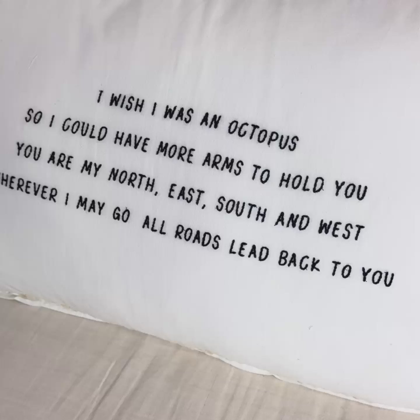 Video laden: Linnen Pillow + Filling | I Wish I Was An Octopus | Natural
