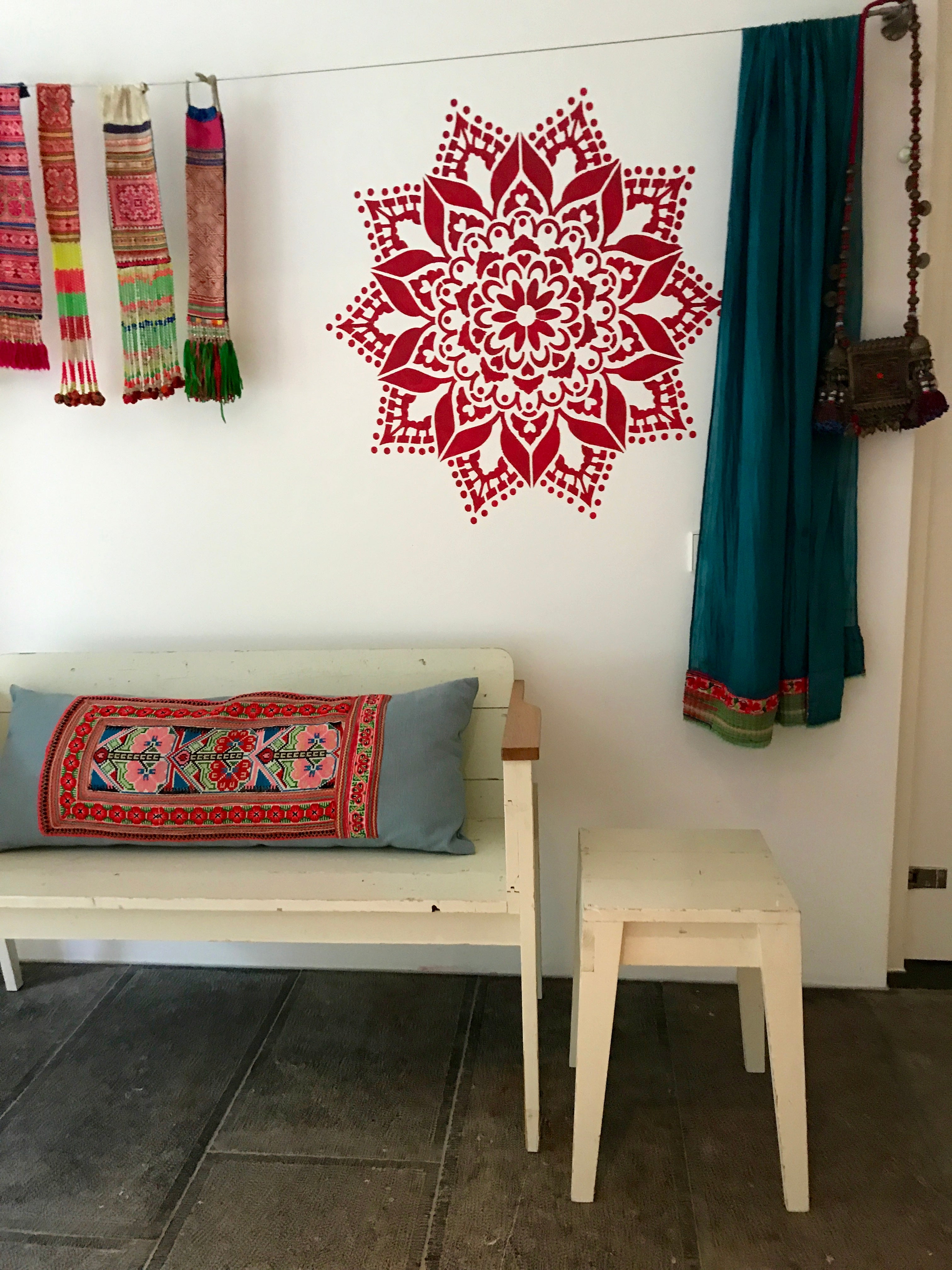 Mystery Wall Tattoo - XL Mandala Stencil - 116 cm